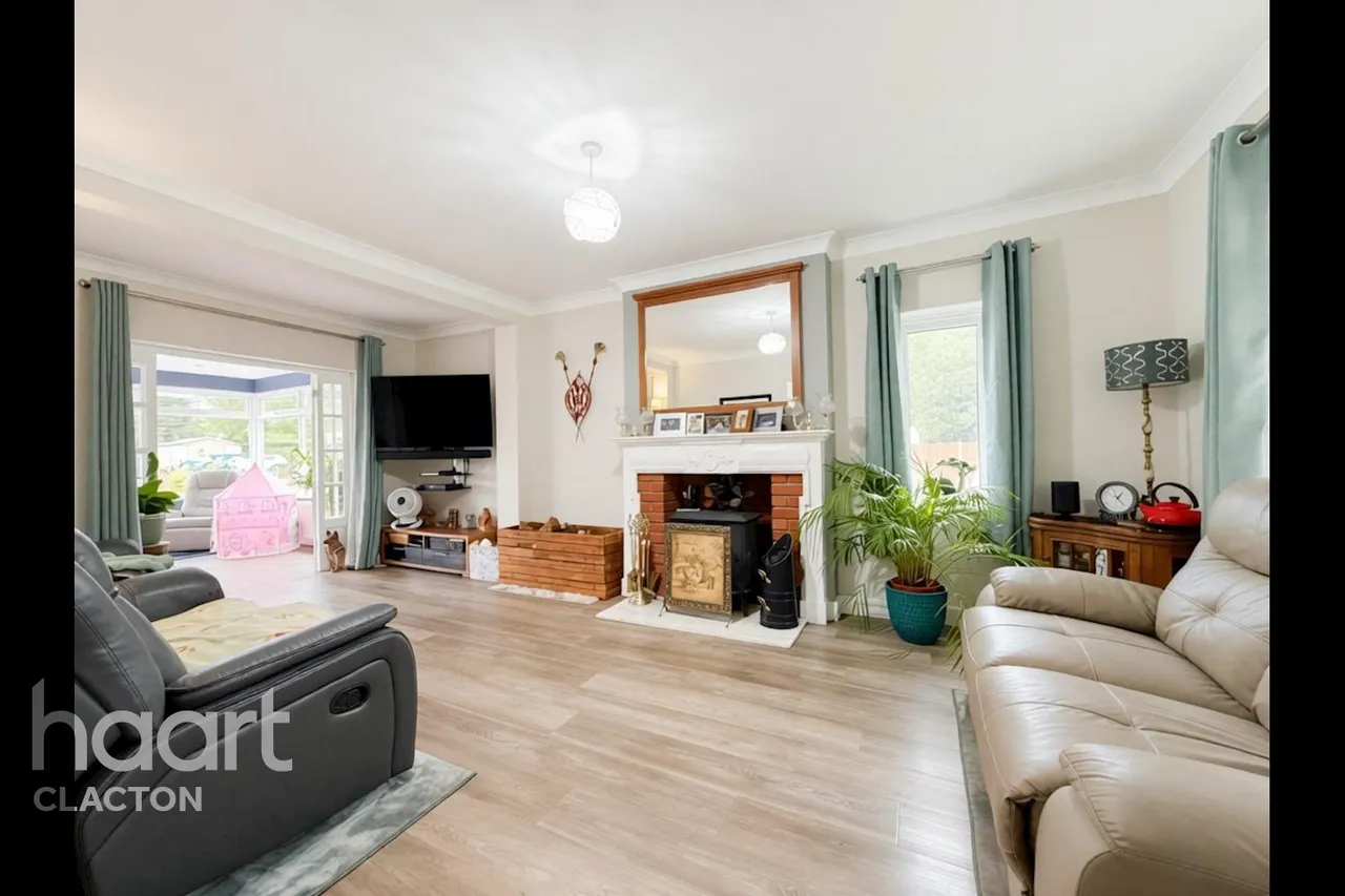 London Road, Clacton-On-Sea, CO16, photo 3