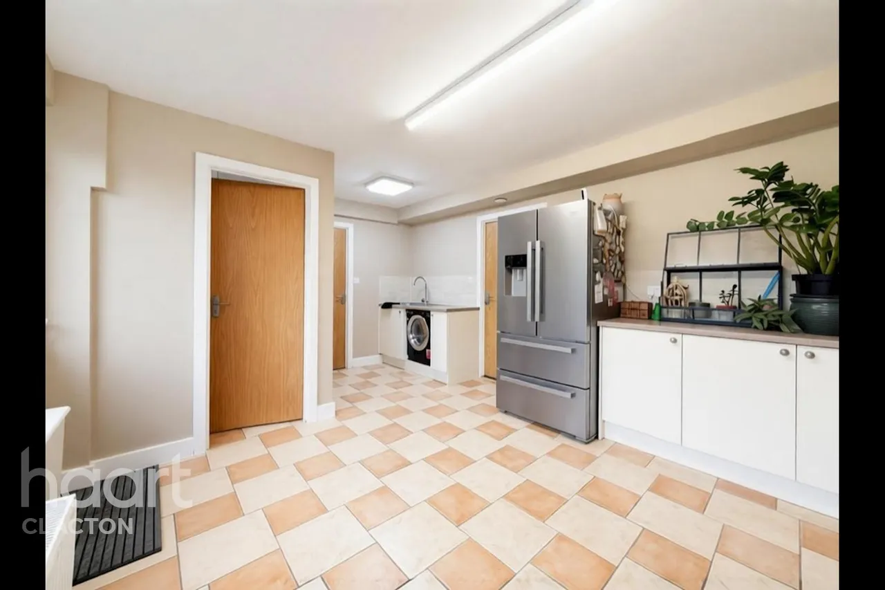 London Road, Clacton-On-Sea, CO16, photo 8