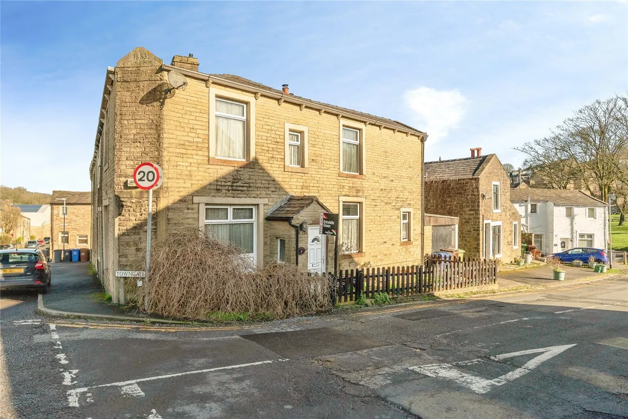 2 bed house for sale, Town Gate, Foulridge, BB8