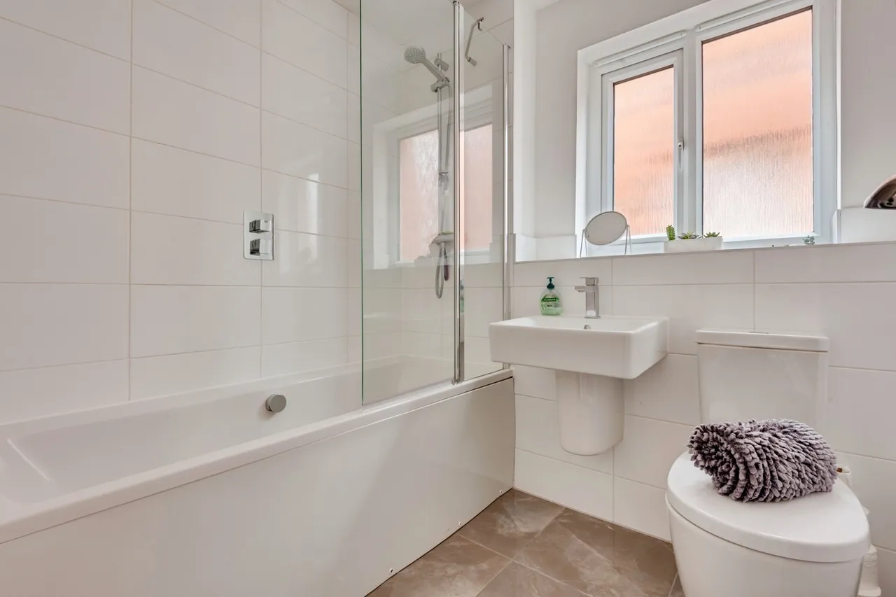Fields Avenue, Halewood, L26, photo 21