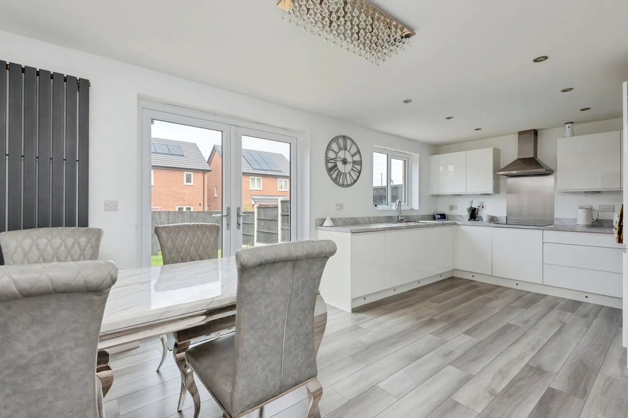 Fields Avenue, Halewood, L26, photo 2