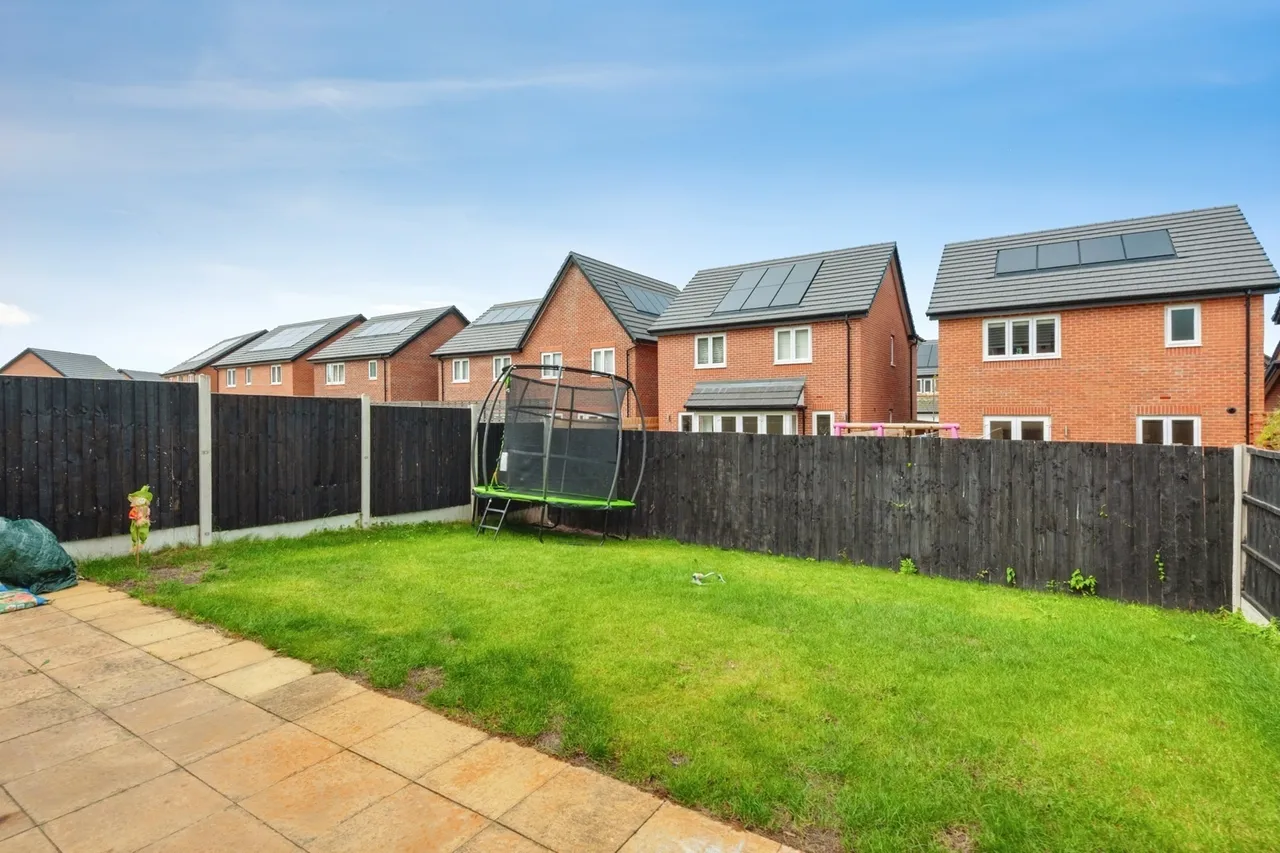 Fields Avenue, Halewood, L26, photo 23