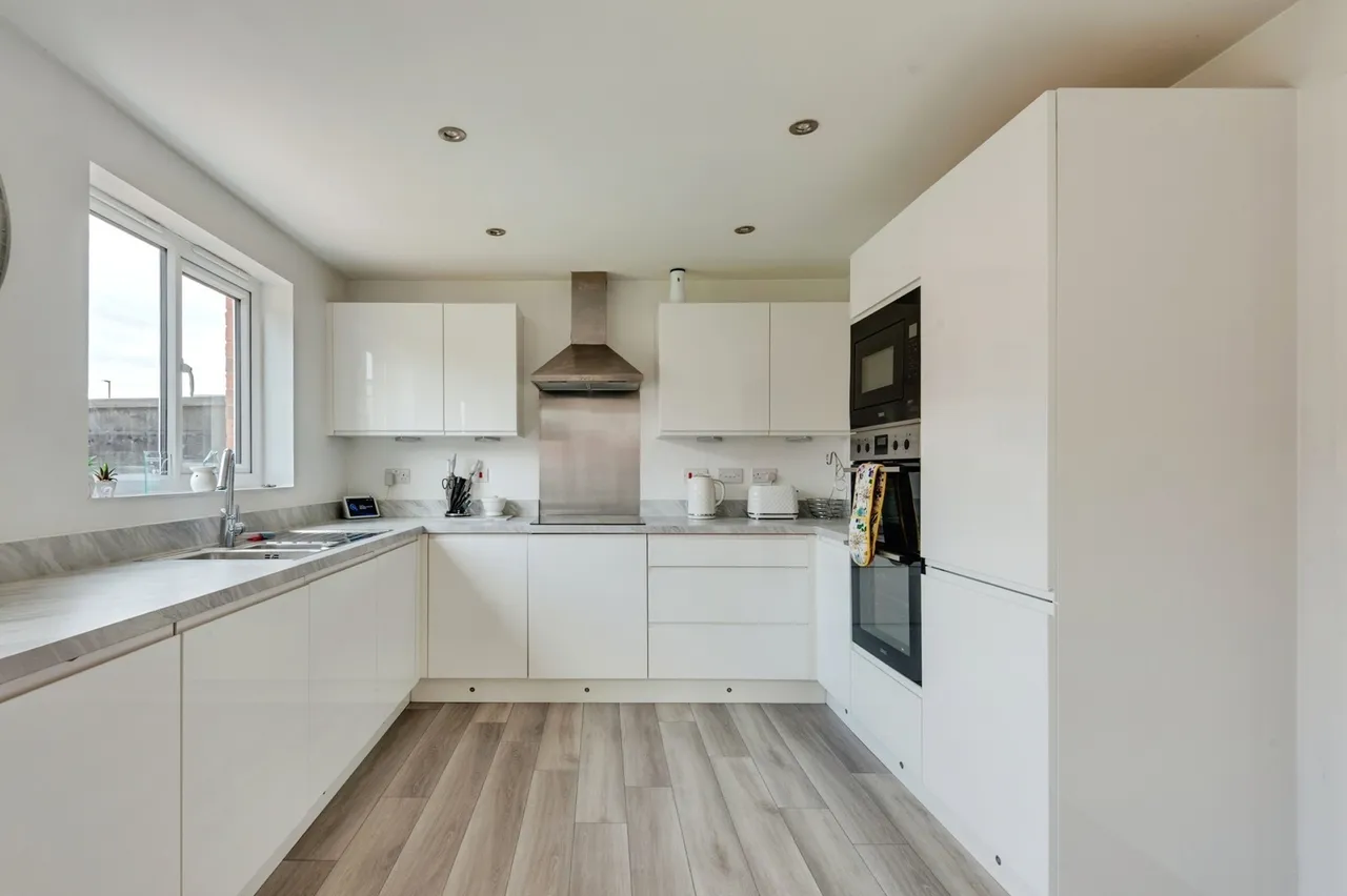 Fields Avenue, Halewood, L26, photo 4