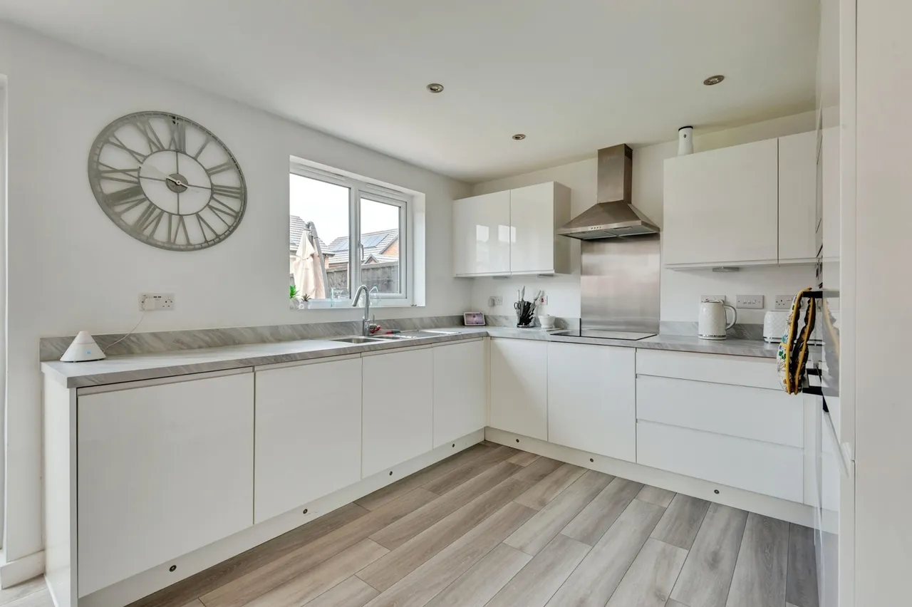 Fields Avenue, Halewood, L26, photo 3