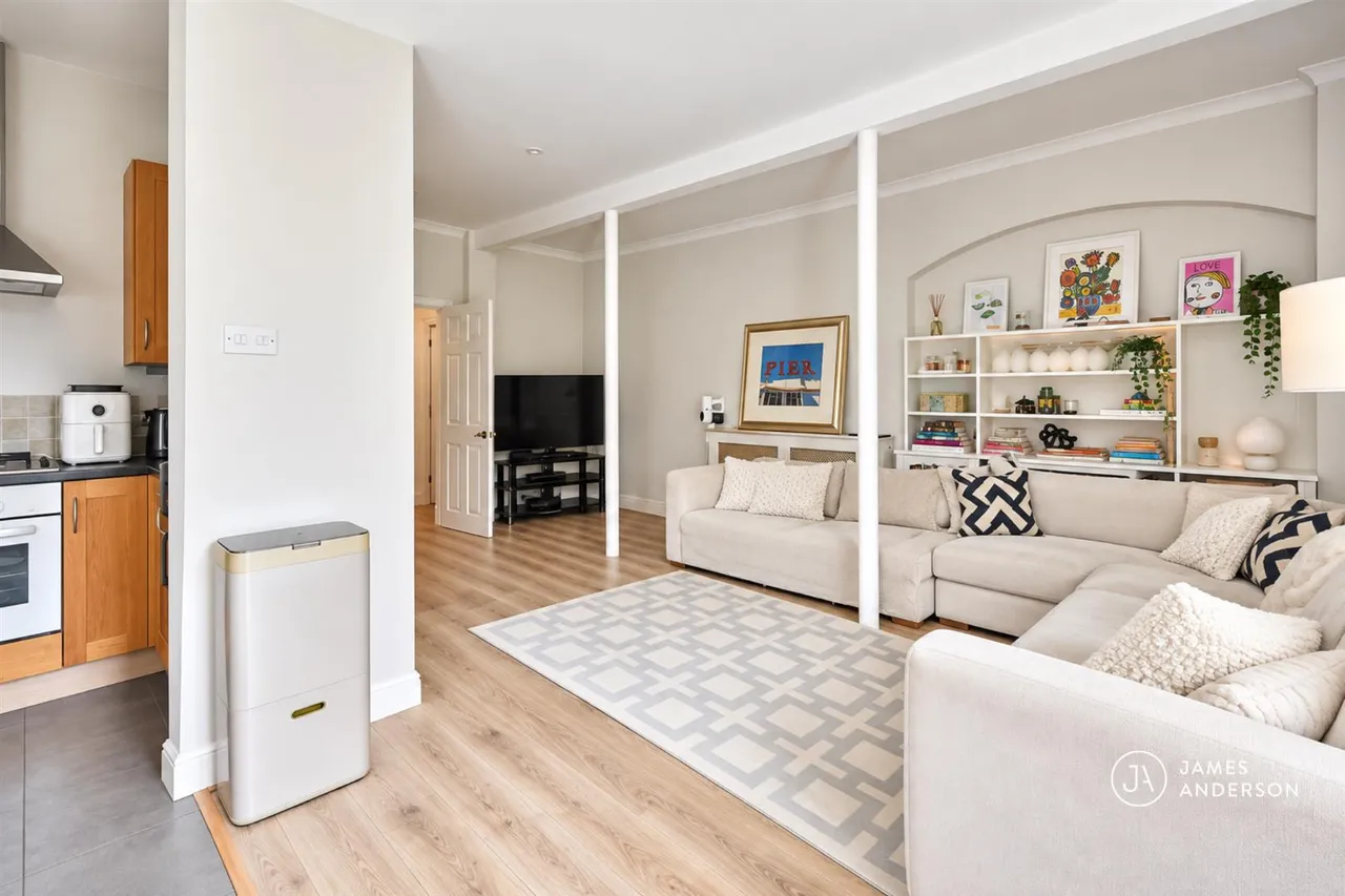 2 bed flat to rent, Castelnau, London, SW13