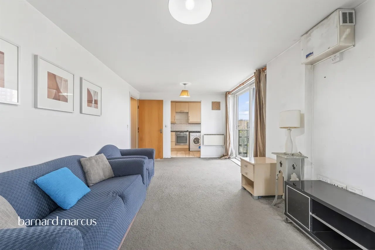 Bedfont Lane, Feltham, TW13, photo 2