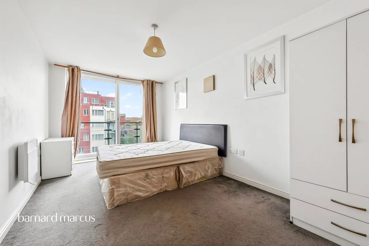 Bedfont Lane, Feltham, TW13, photo 9