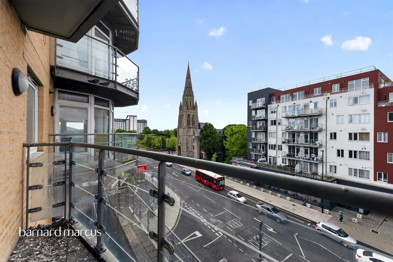 Bedfont Lane, Feltham, TW13, photo 4