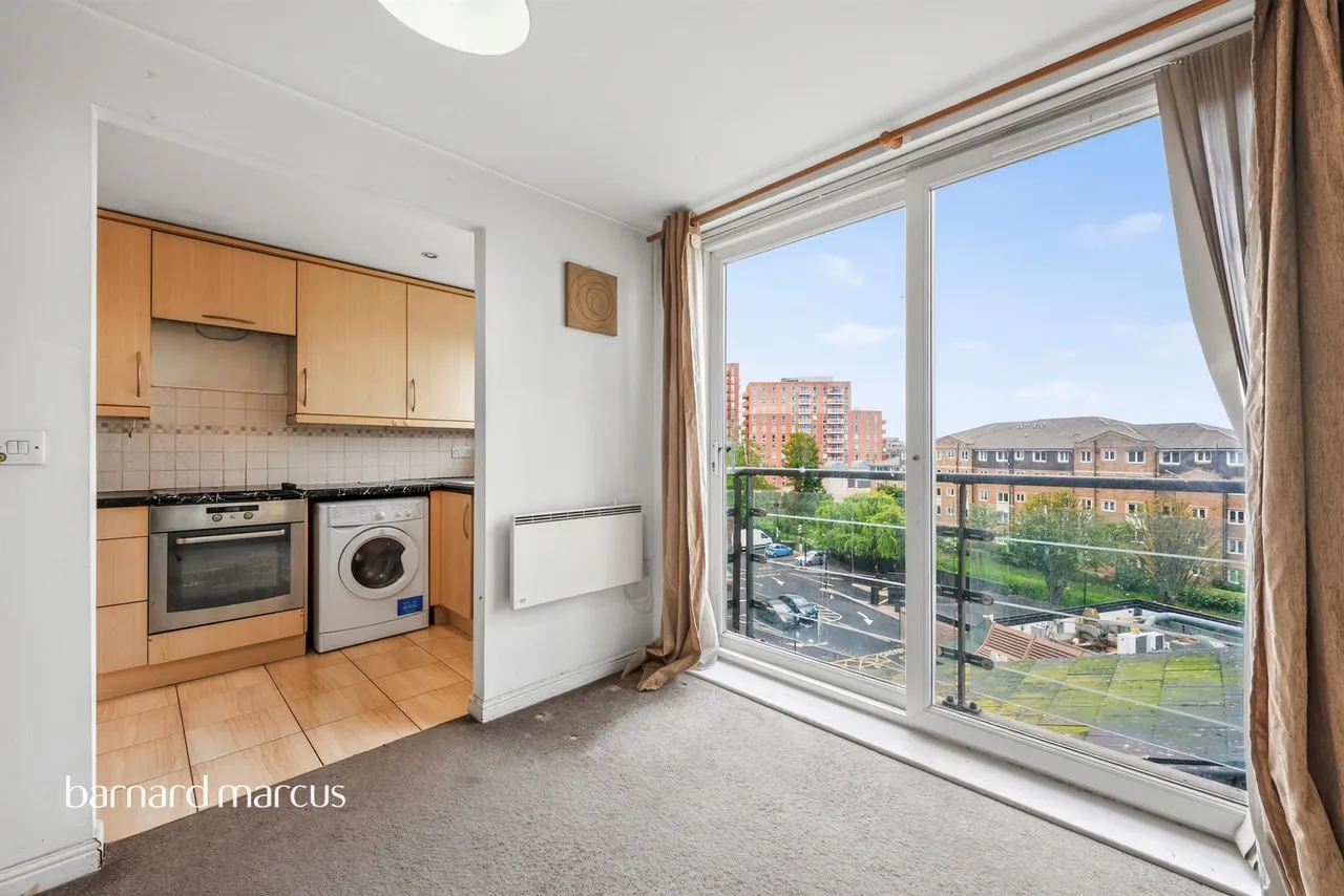 Bedfont Lane, Feltham, TW13, photo 6