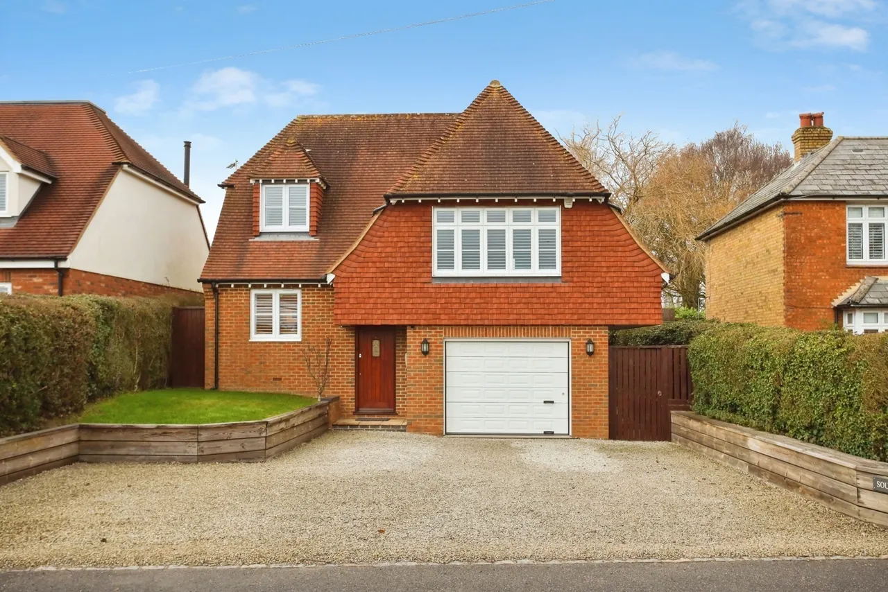 4 bed house for sale — Heath Road, MAIDSTONE, Kent, ME17