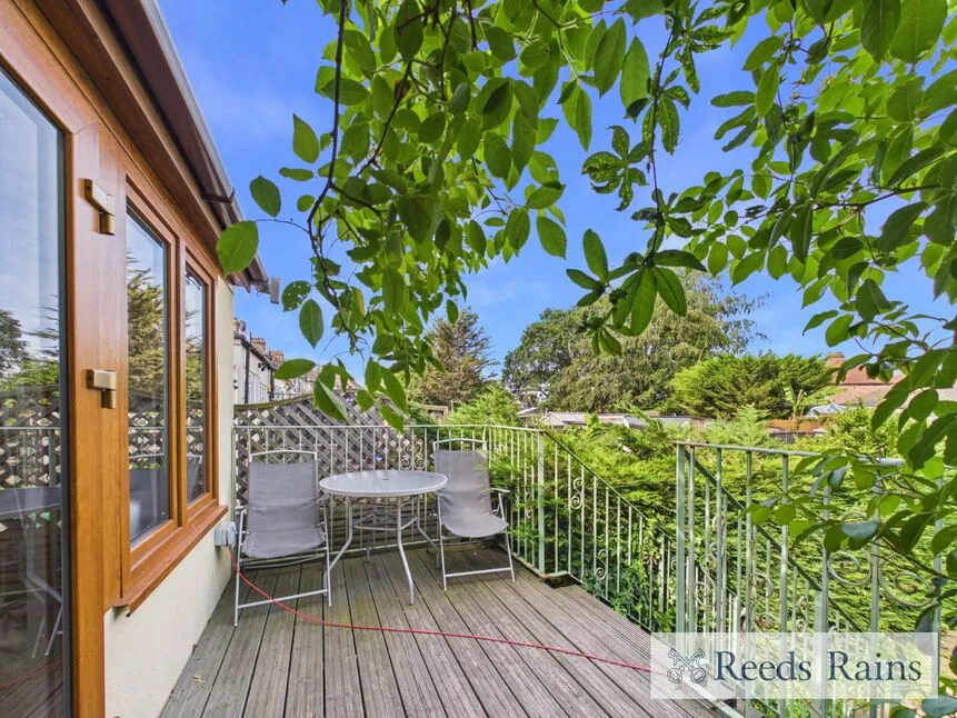 Upper Rainham Road, Hornchurch, RM12, photo 12