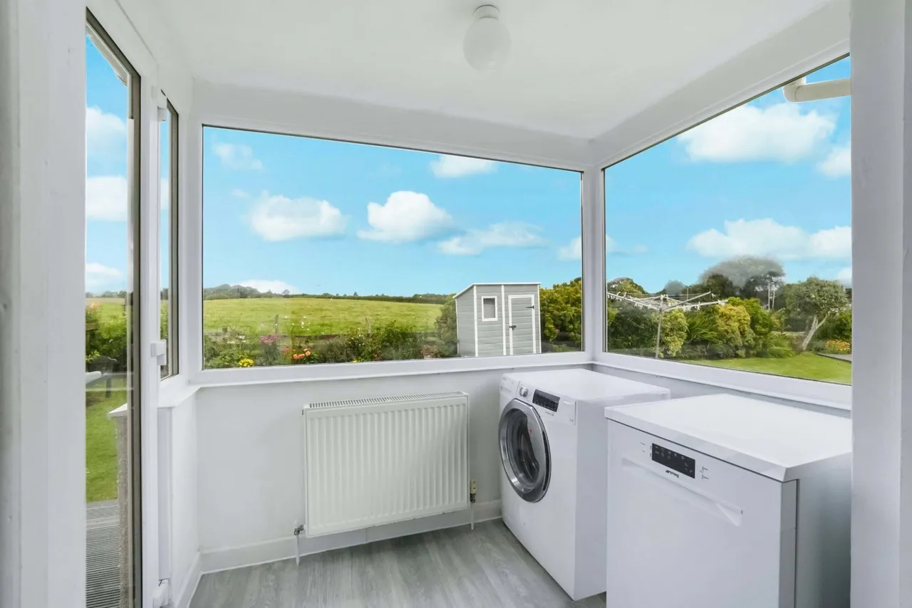 Hamilton Crescent, Bishopton, PA7, photo 6