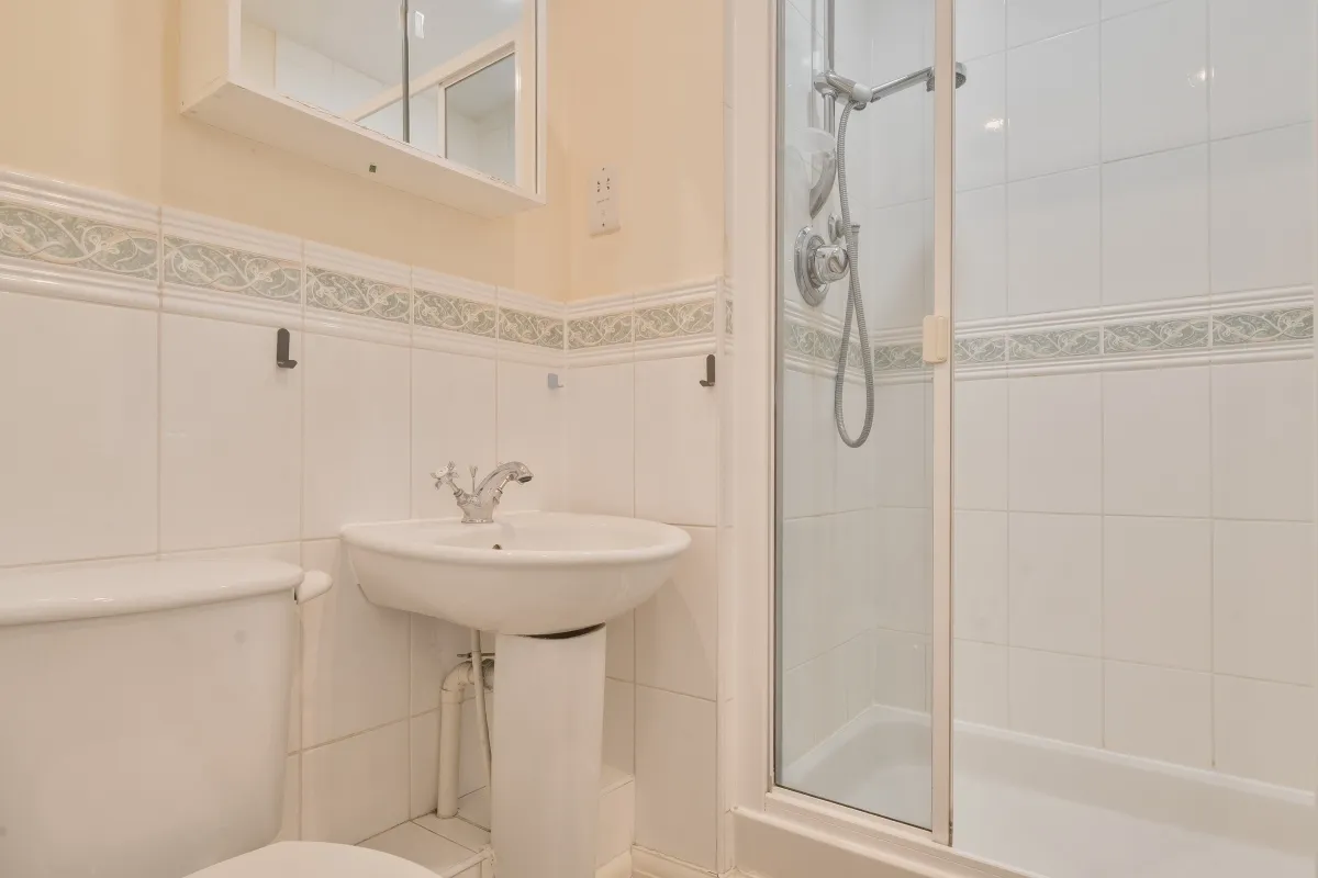 Heathside Place, Epsom KT18, photo 11