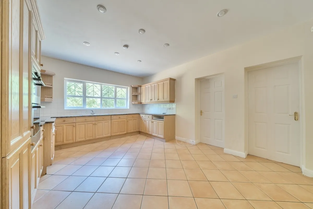 Heathside Place, Epsom KT18, photo 3