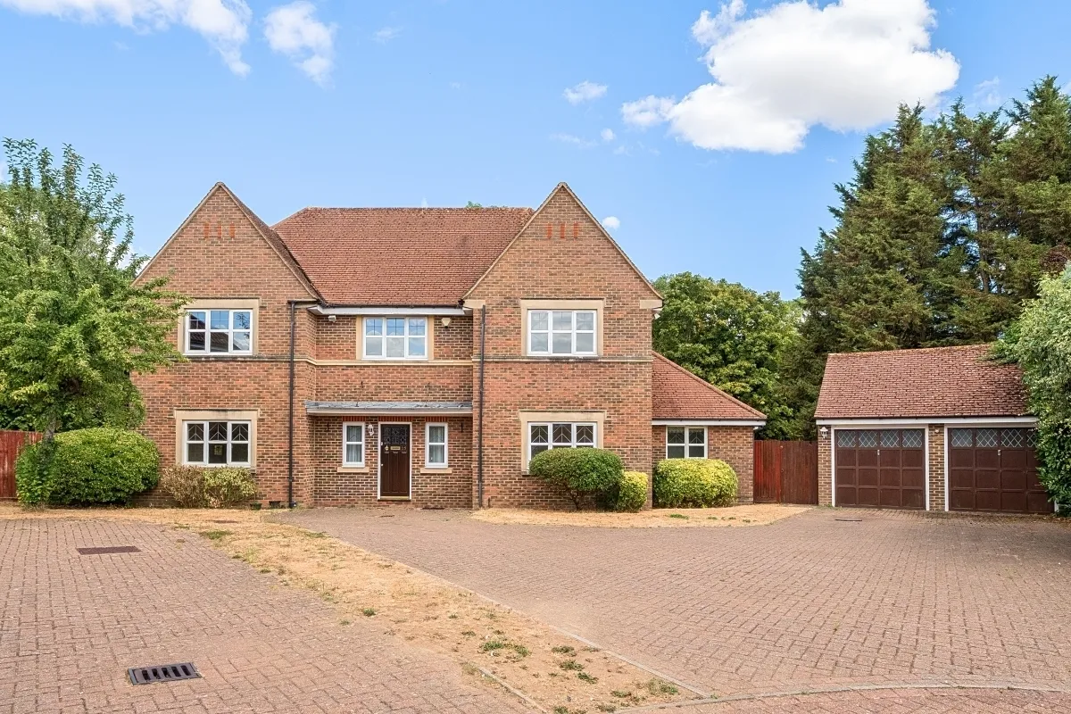 5 bed house to rent — Heathside Place, Epsom KT18