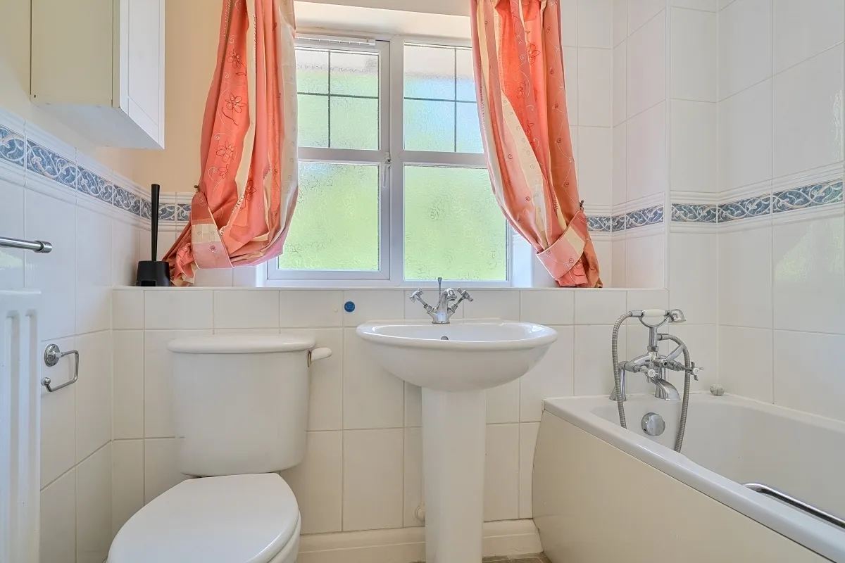 Heathside Place, Epsom KT18, photo 9
