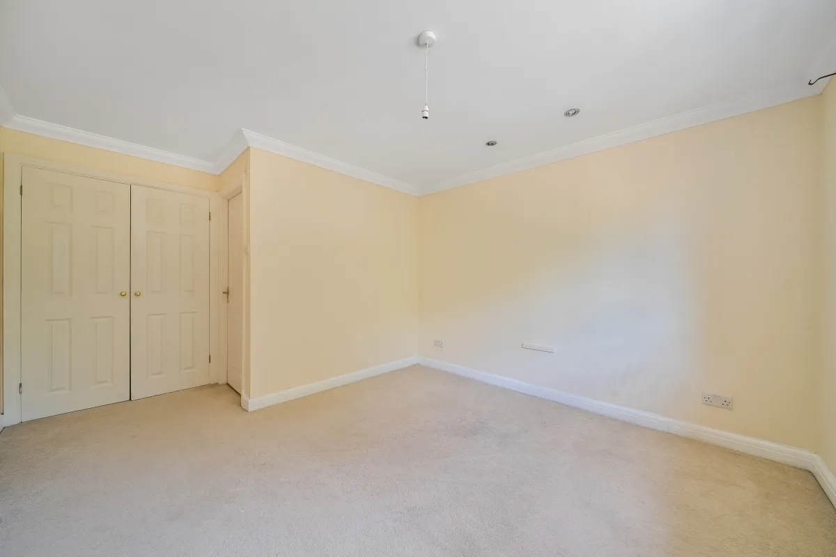 Heathside Place, Epsom KT18, photo 12