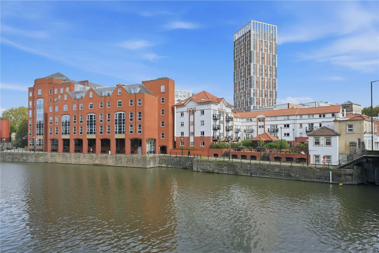 2 bed flat for sale, Queen Street, St. Philips, BS2