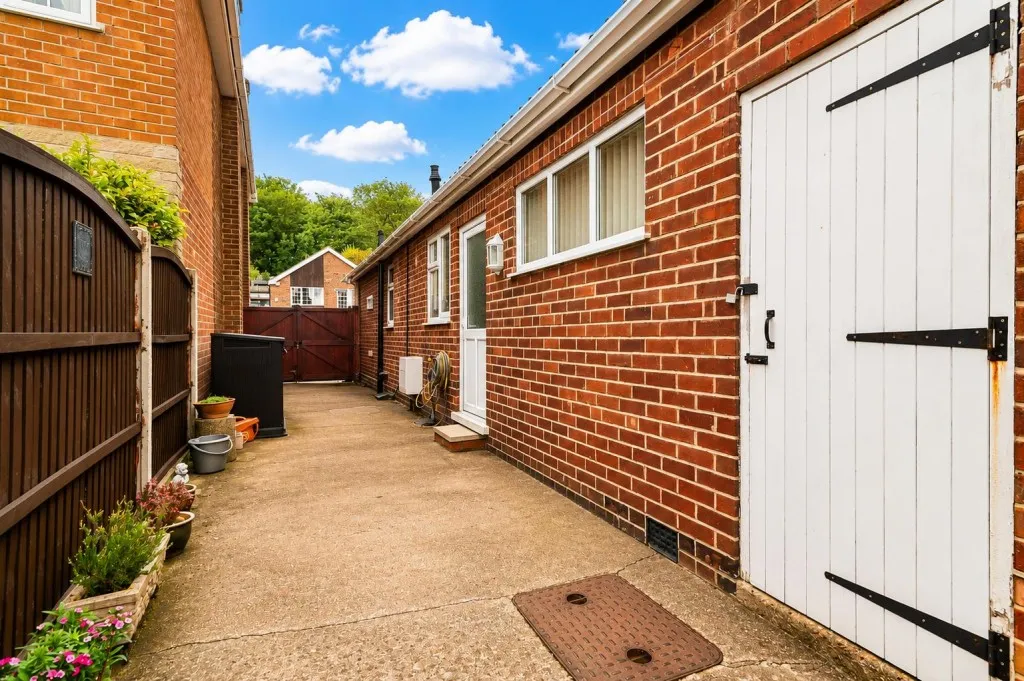 Bulcote Drive, Burton Joyce, photo 19