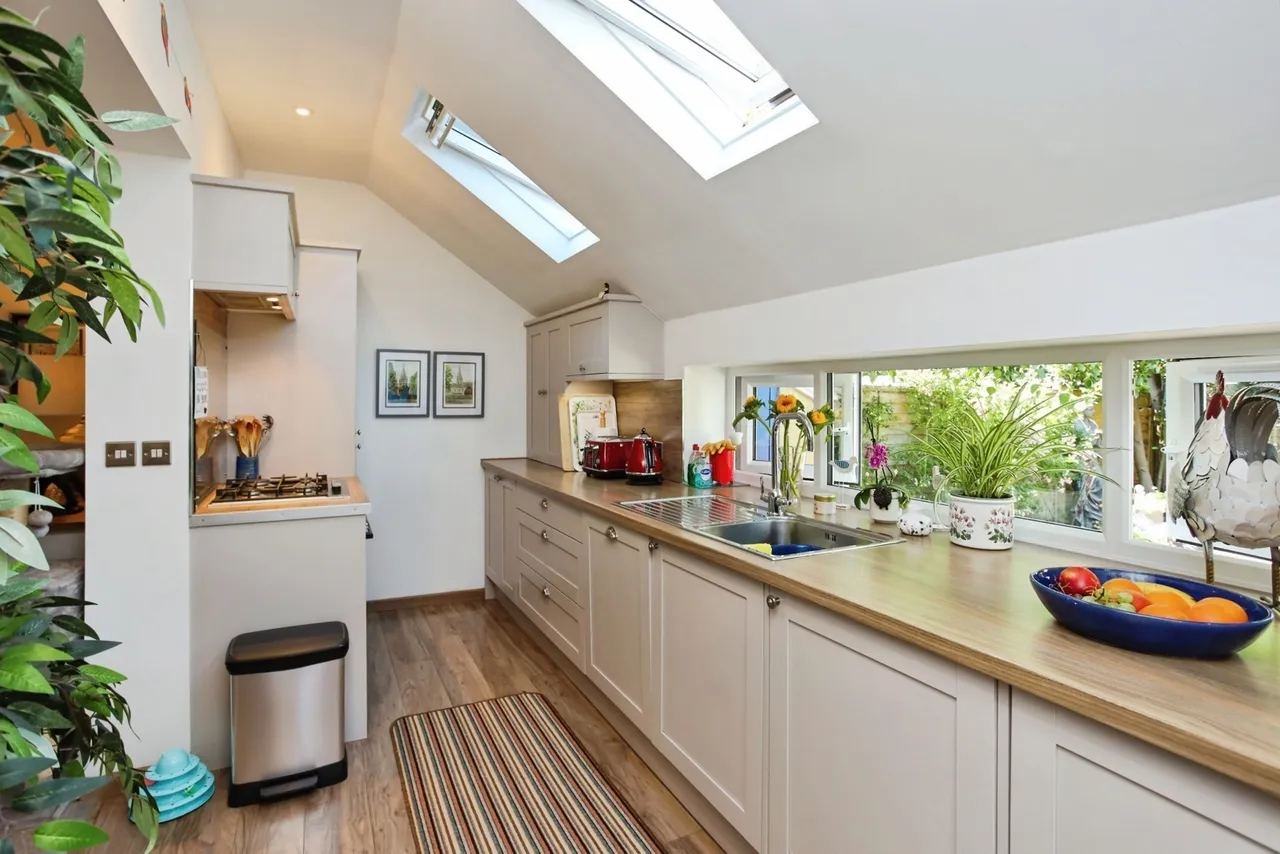 Western Avenue, Hawkhurst, TN18, photo 8