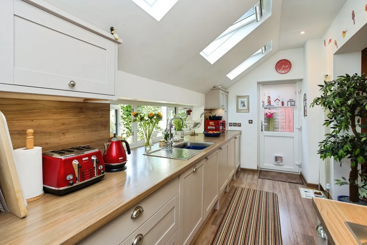Western Avenue, Hawkhurst, TN18, photo 2