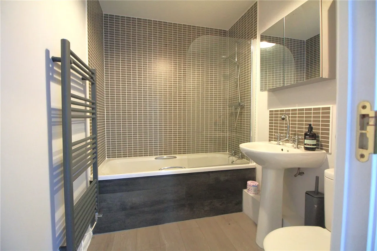 Sotherby Drive, Cheltenham, Gloucestershire, GL51, photo 3