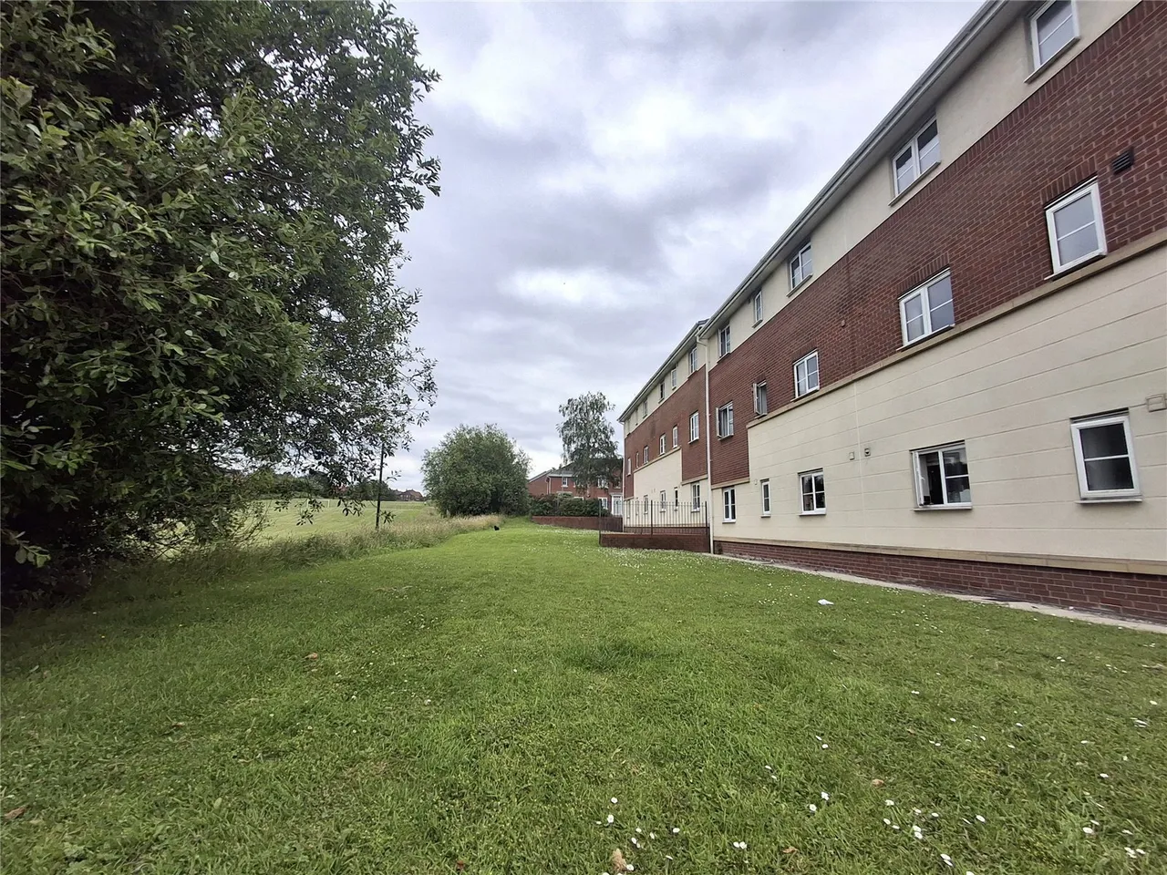 Ash Wood Court, Chorley, Lancashire, PR7, photo 2