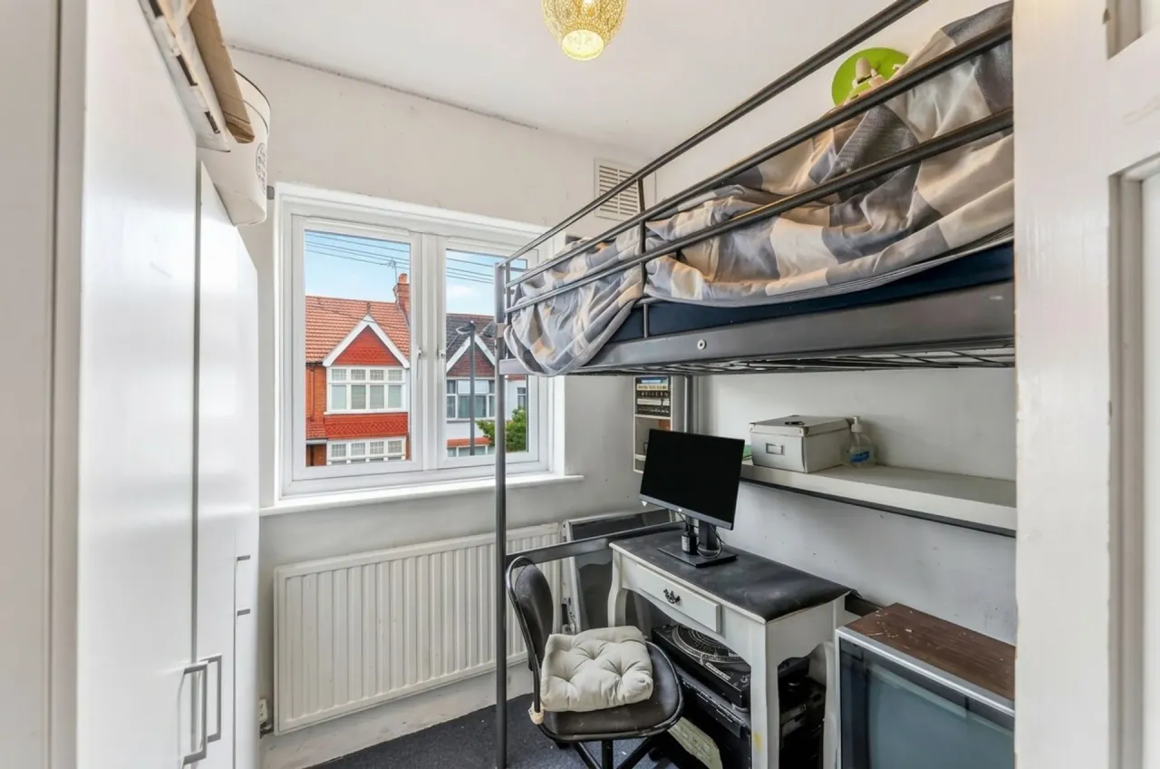 Glencairn Road, London, SW16, photo 13