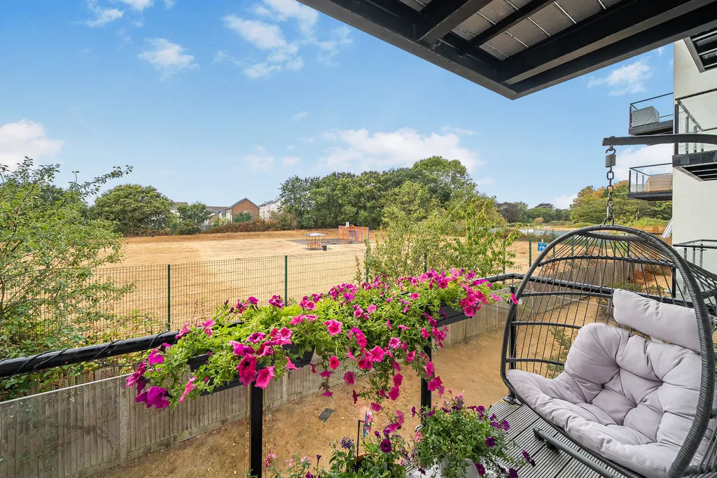 Hawker Drive, Addlestone, KT15, photo 3