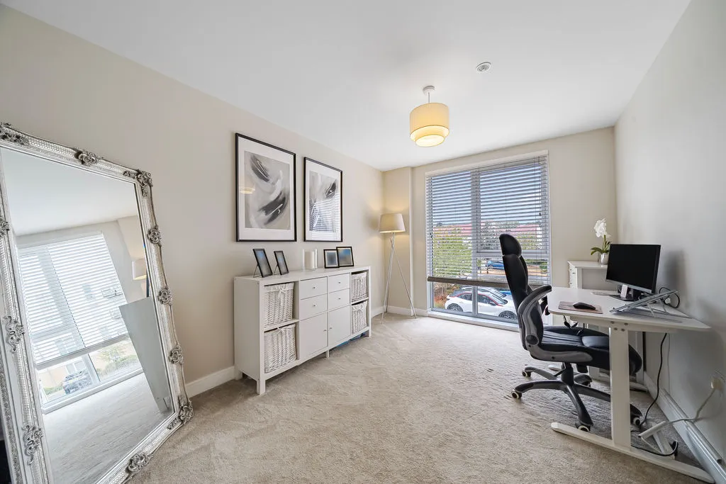 Hawker Drive, Addlestone, KT15, photo 10