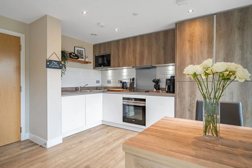 2 bed flat for sale, Hawker Drive, Addlestone, KT15