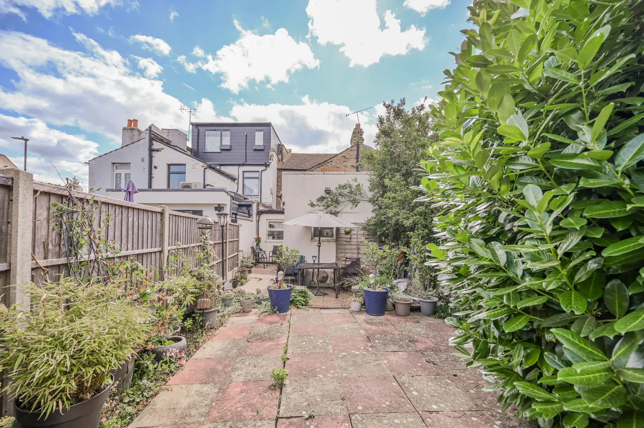 47 Avondale Road, London, photo 11