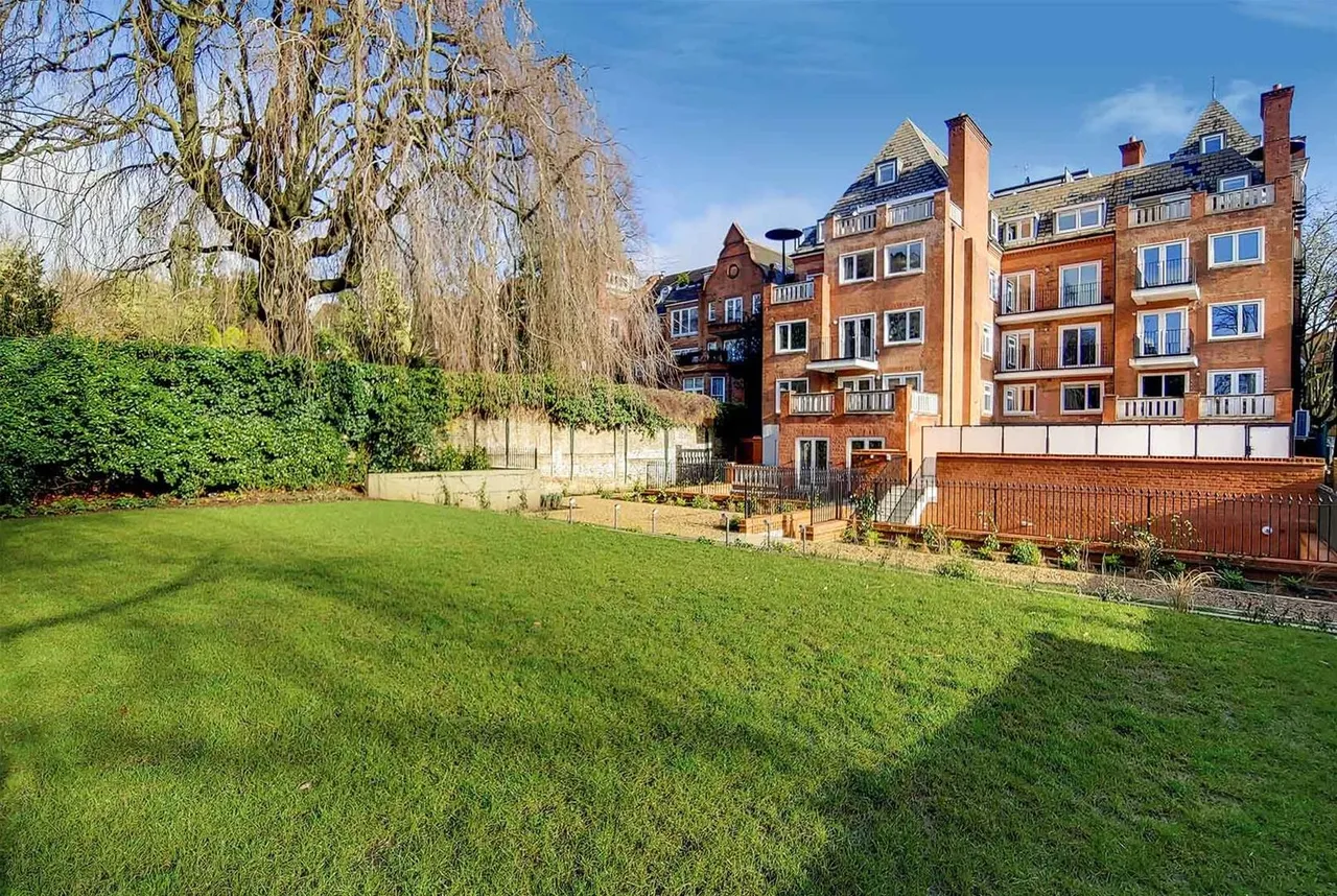 Fitzjohns Avenue, London, photo 2