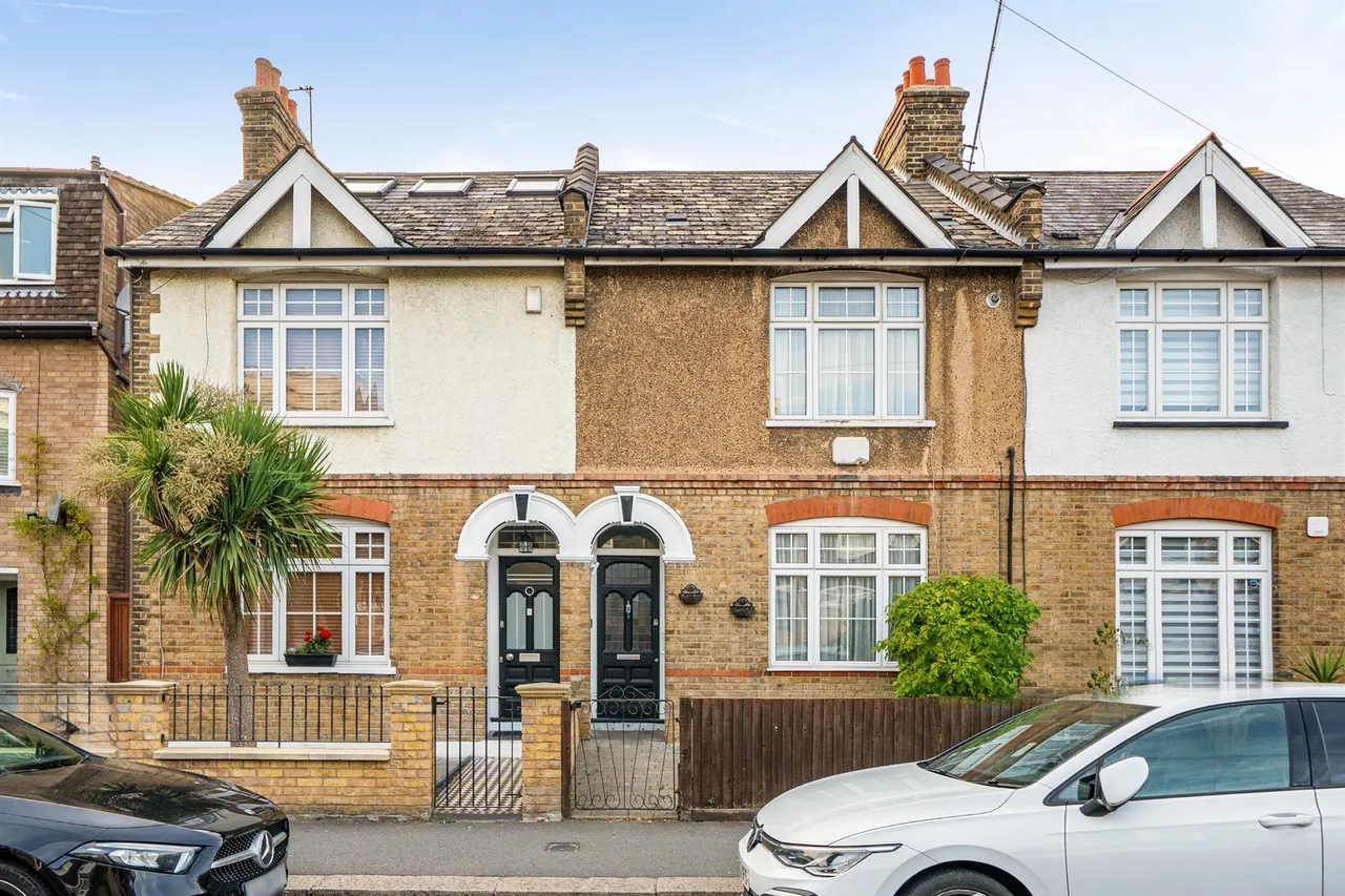 2 bed house for sale, Garnault Road, Enfield, EN1