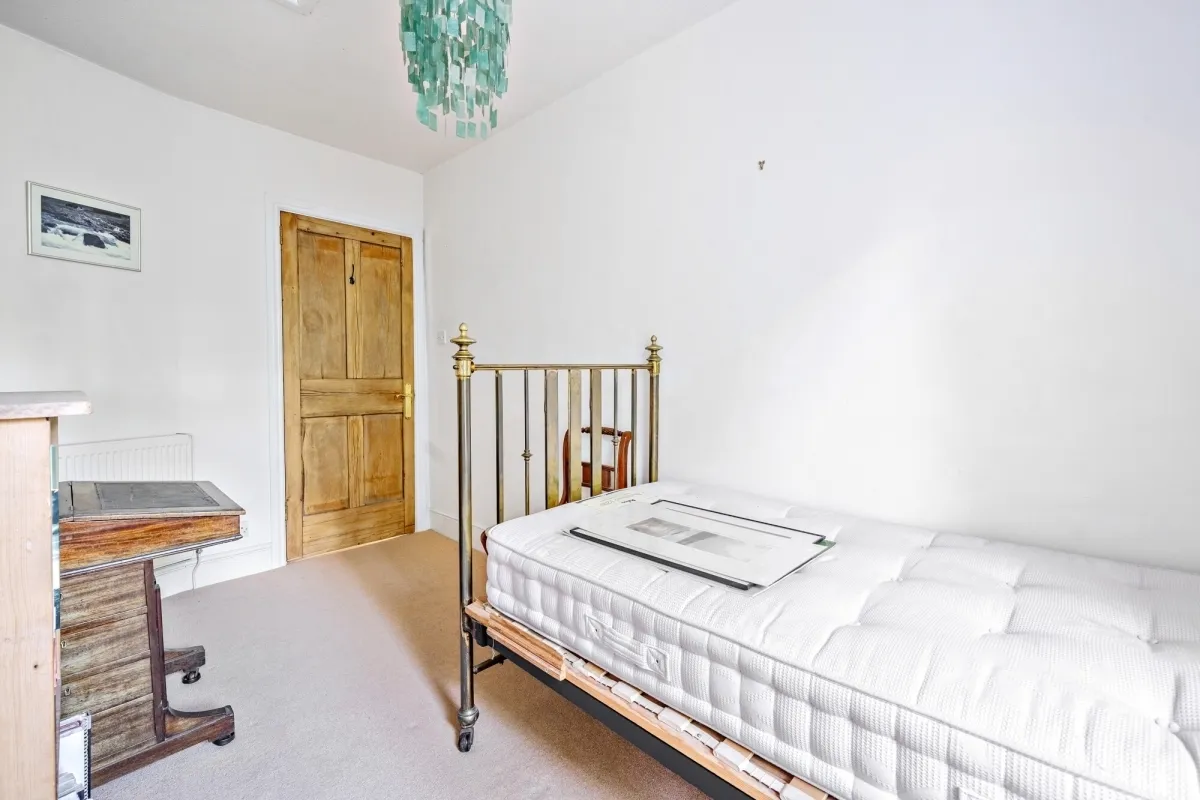 2 bed flat to rent — 5 Montpellier Parade Cheltenham GL50