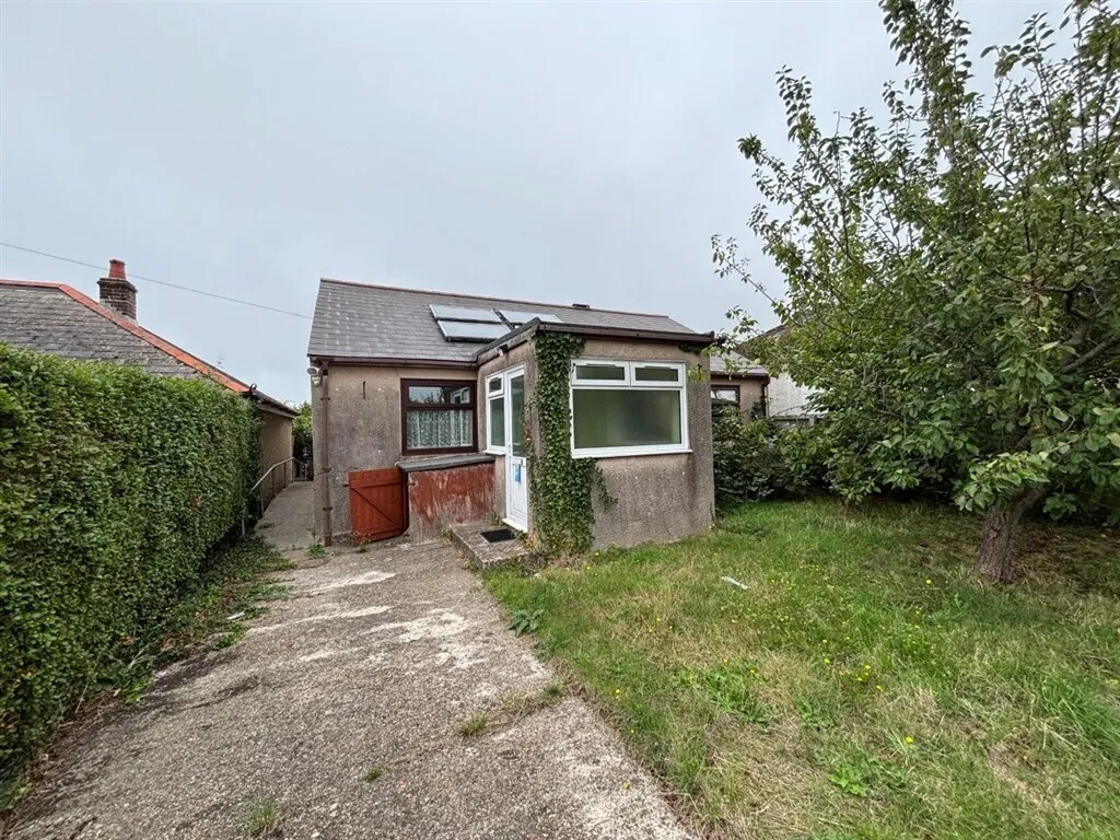 2 bed house for sale — Beech Road, NEWPORT