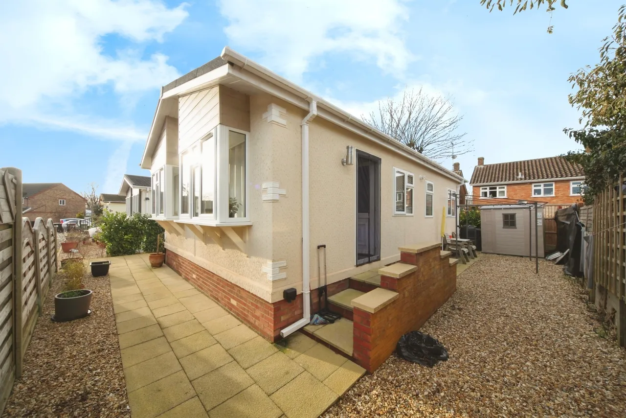2 bed house for sale, Beechwood Park, Caddington, LU1