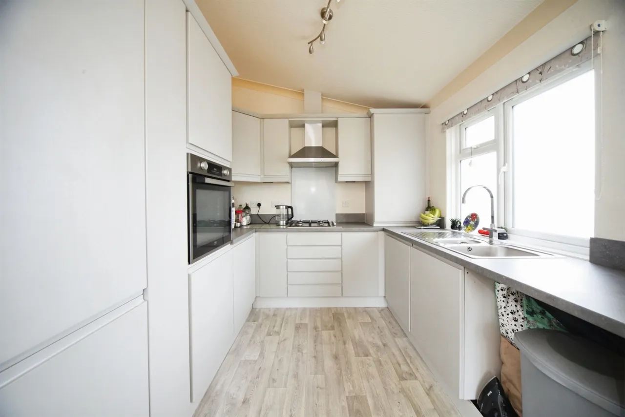 Beechwood Park, Caddington, LU1, photo 3