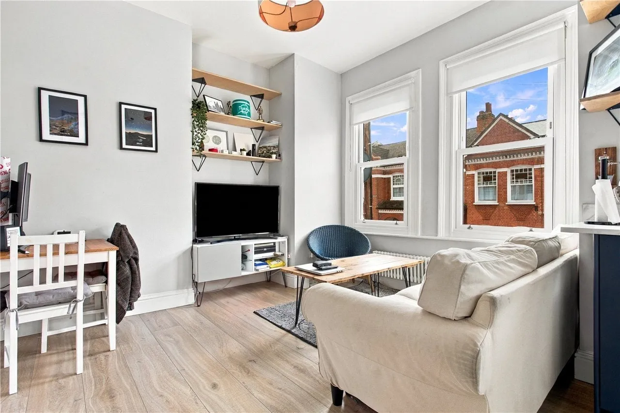 1 bed flat for sale, Dafforne Road, London, SW17