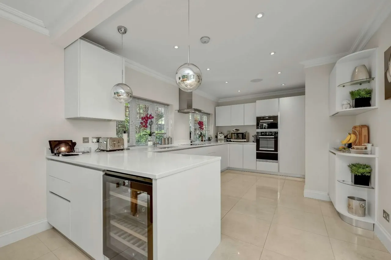 East Road, St George's Hill, Weybridge, Surrey, KT13 0LE, photo 10