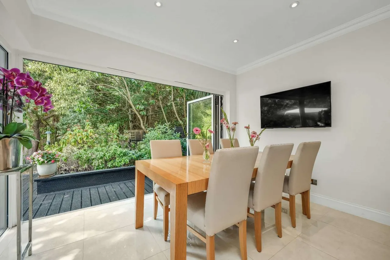 East Road, St George's Hill, Weybridge, Surrey, KT13 0LE, photo 5