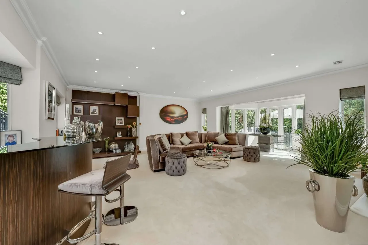 East Road, St George's Hill, Weybridge, Surrey, KT13 0LE, photo 9