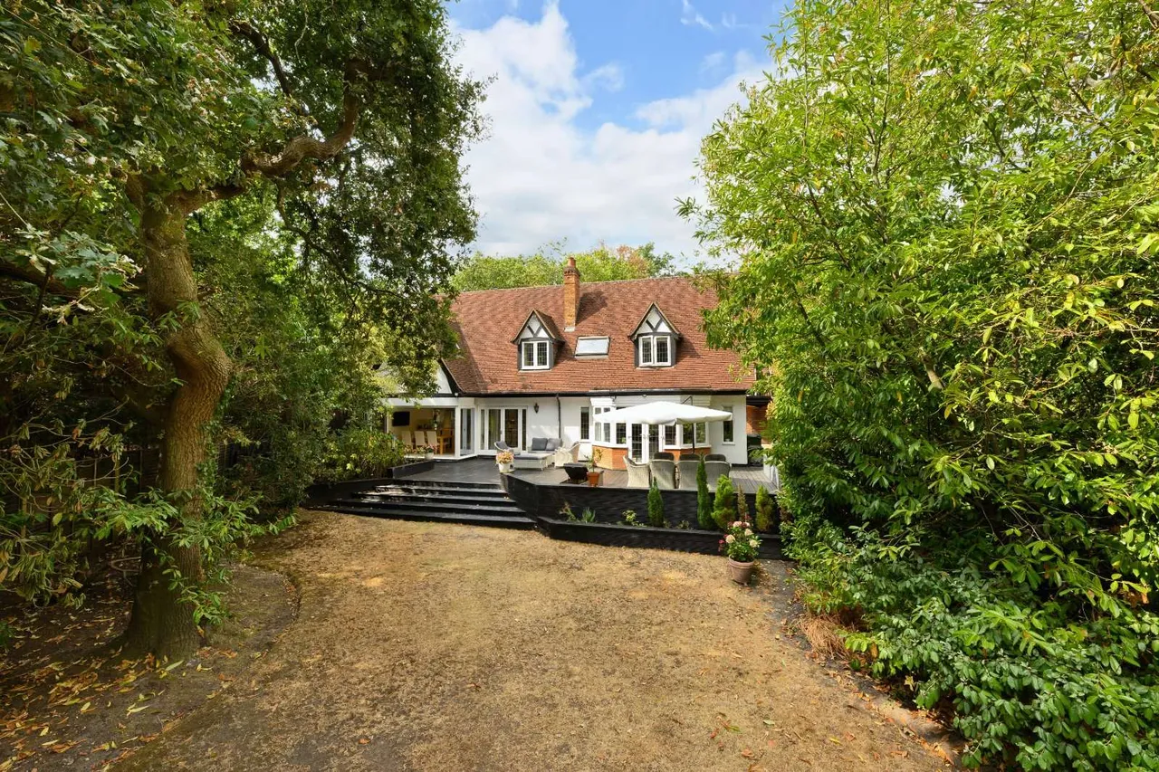 East Road, St George's Hill, Weybridge, Surrey, KT13 0LE, photo 6