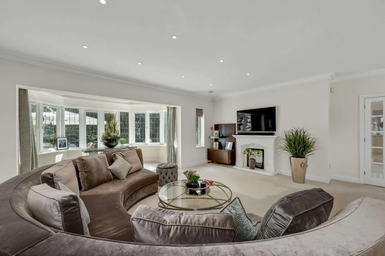East Road, St George's Hill, Weybridge, Surrey, KT13 0LE, photo 7