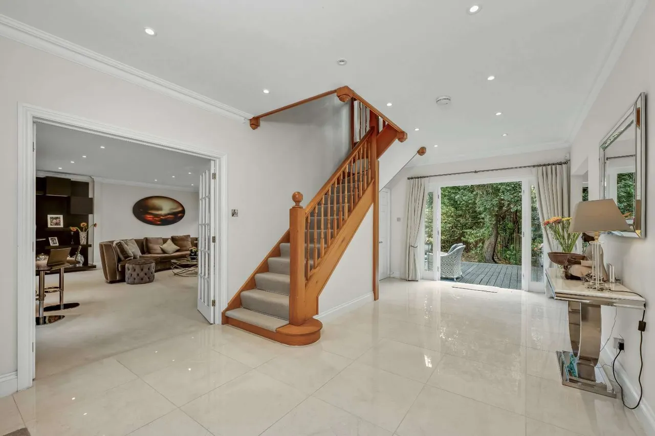 East Road, St George's Hill, Weybridge, Surrey, KT13 0LE, photo 8