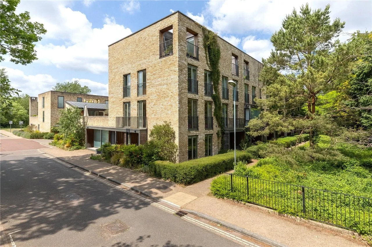 6 bed house for sale, Kingfisher Way, Cambridge, CB2
