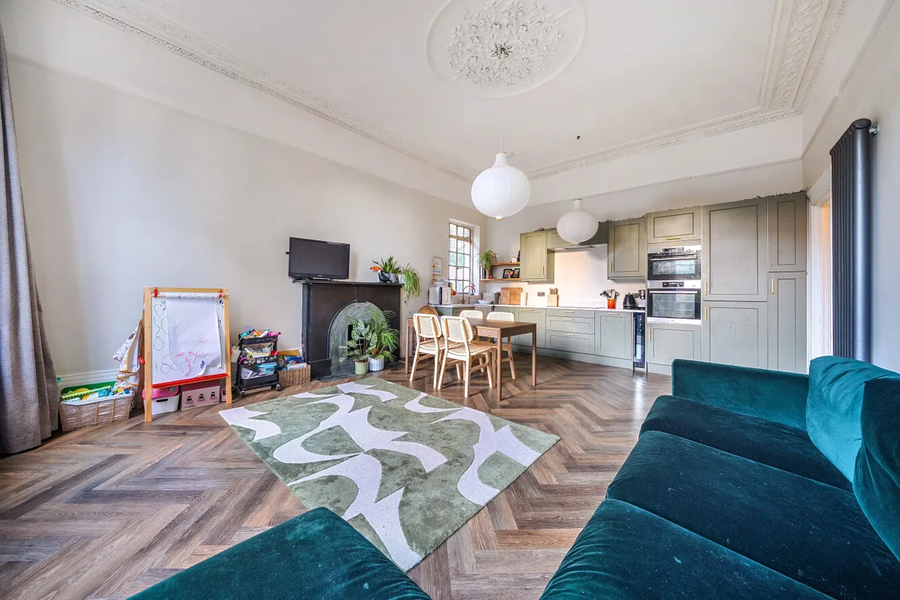 3 bed flat to rent, Kidbrooke Grove, Blackheath, SE3