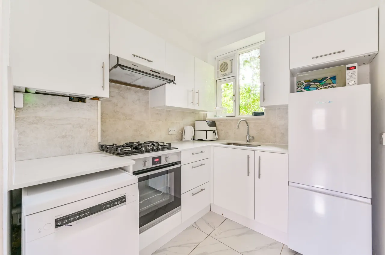3 Ascot Lodge, Greville Place, London, photo 7