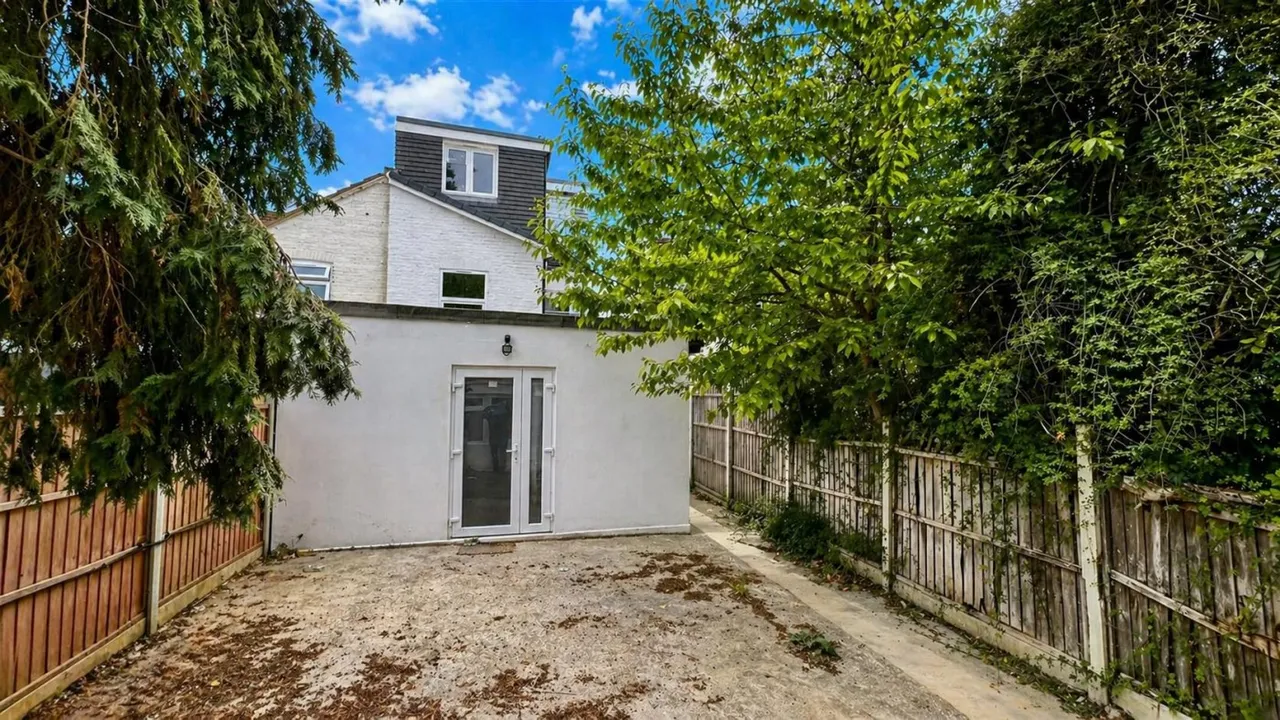 Semi-Detached Sold Subject to ContractCromwell Road, Hounslow, TW3, photo 12
