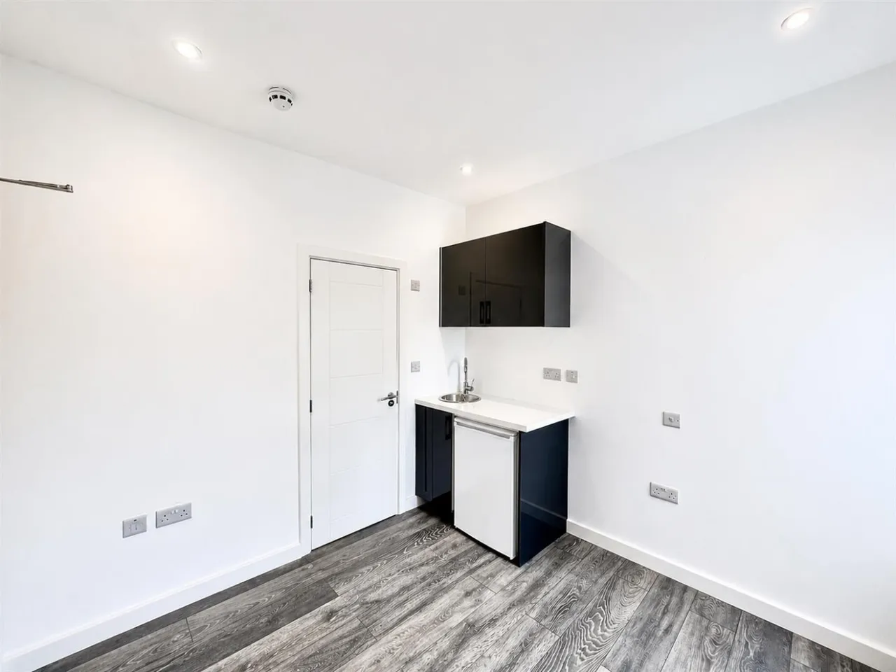 Semi-Detached Sold Subject to ContractCromwell Road, Hounslow, TW3, photo 8